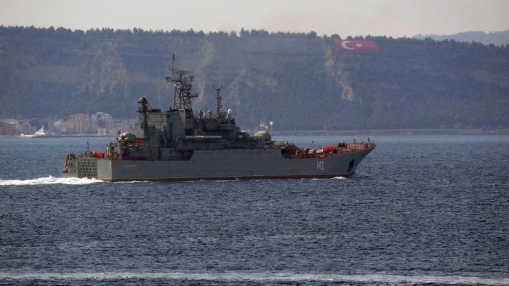 Rus Savaş Gemisi ’Novocherkassk’ Çanakkale Boğazı’ndan Geçti