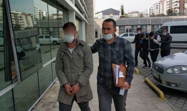 Şüpheli Araçtan 50 Paket Bonzai Çıktı, 4 Kişi Gözaltına Alındı