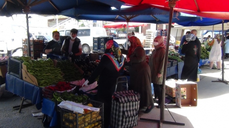 Vatandaşlar Alışveriş Telaşında