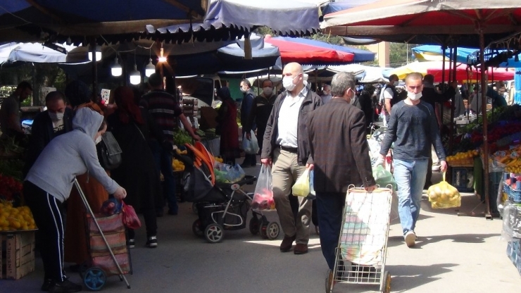 Vatandaşlar Alışveriş Telaşında