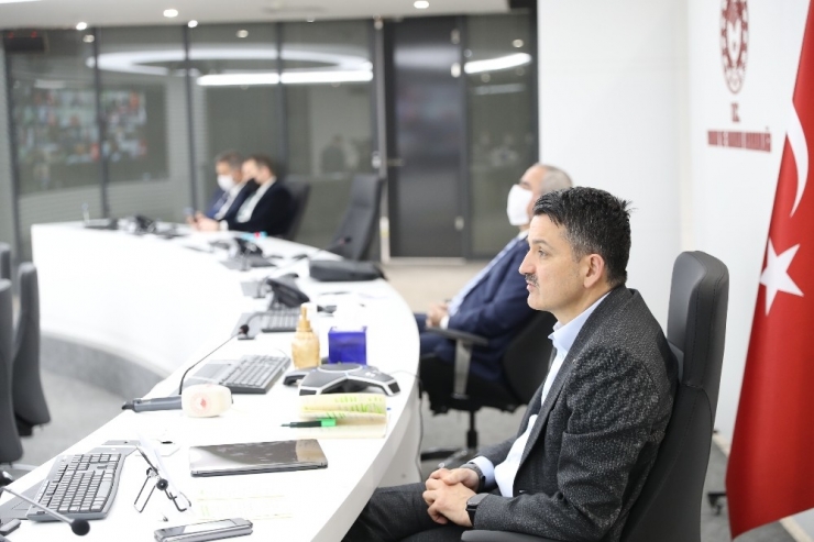 Bakan Pakdemirli, Video Konferans Aracılığıyla Tzob Danışma Kurulu Toplantısına Katıldı
