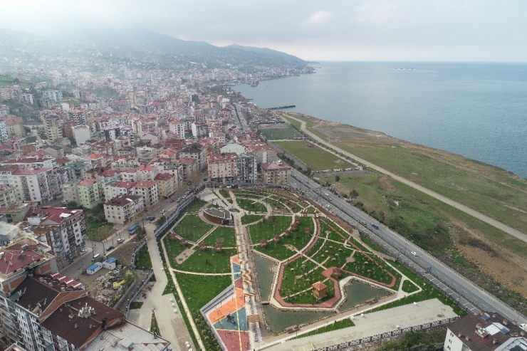 Trabzon’un Deniz Manzaralı Millet Bahçesi Tamamlandı
