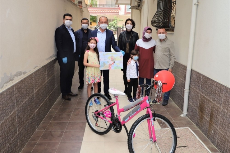 Çocuklar Ödüllerini Başkan Akın’dan Aldı