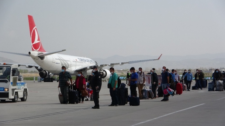 Karantinadaki Vatandaşlardan Övgü Ve Teşekkür