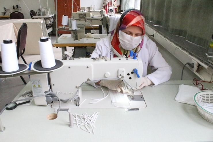 Bu Meslek Lisesi Ultraviyole Işınlarla 27 Bin Adet ‘Cerrahi Maske’ Üretti