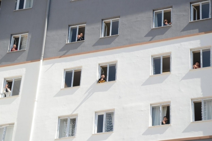 Karantina Yurdunda Kalanlara Moral Oldular