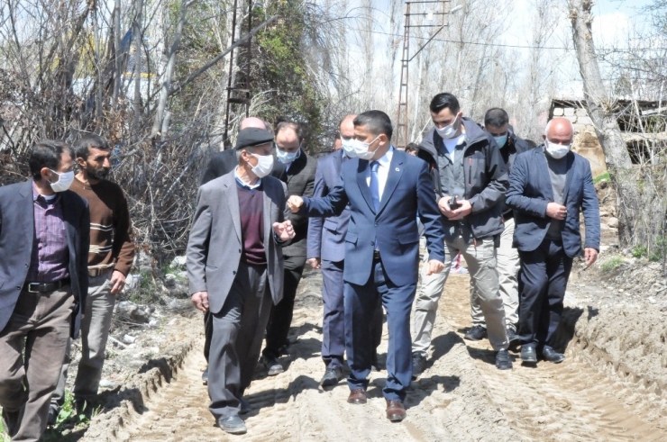 Erciş Belediyesinden Yol Yapım Çalışması