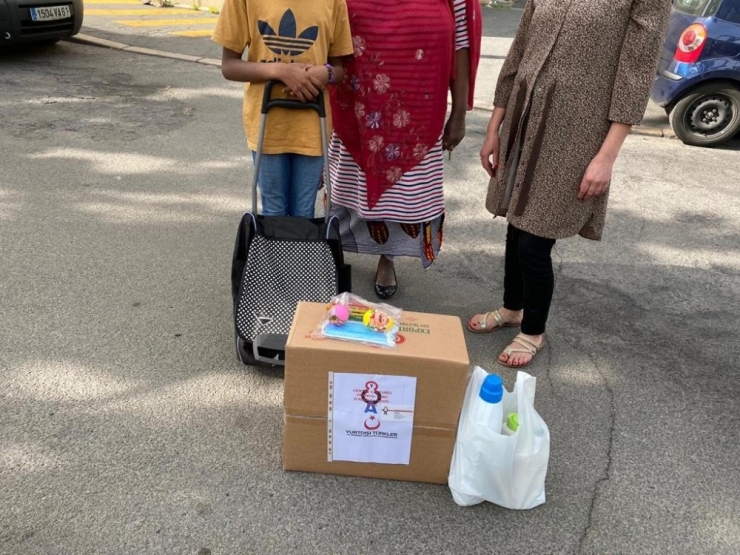 Ytb Desteği İle Fransa’da İhtiyaç Sahibi Ailelere Yardım