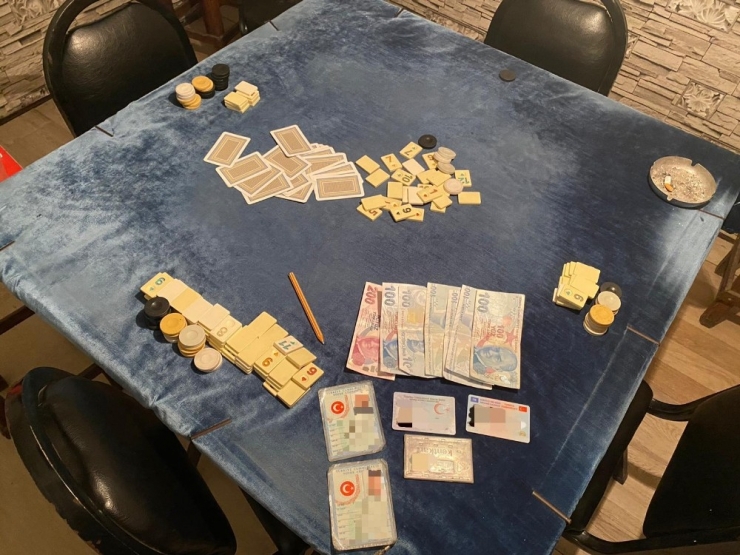 Kumar Oynamak İçin Gittikleri Ormanda Polise Yakalandılar