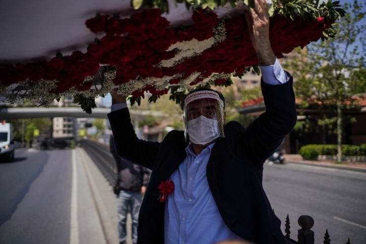 Hdp, Chp Ve Tip’den Taksim’e Sosyal Mesafeyi Hiçe Sayan Ortak Yürüyüş