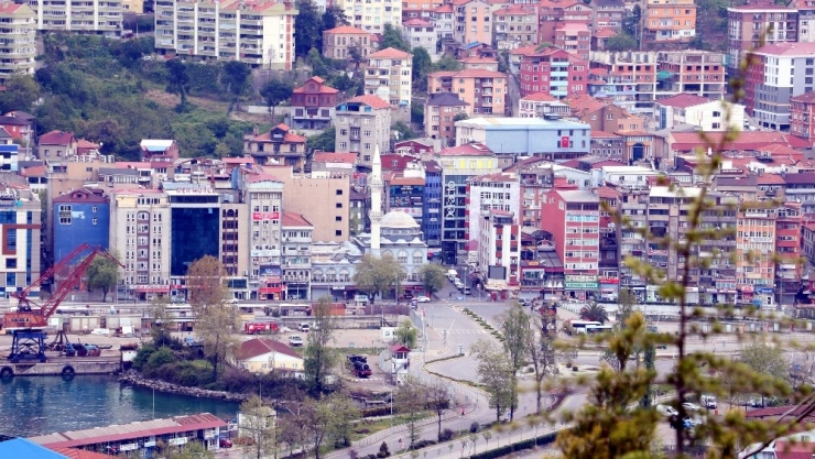 3 Günlük Sokağa Çıkma Kısıtlaması İle Sokaklar Boş Kaldı