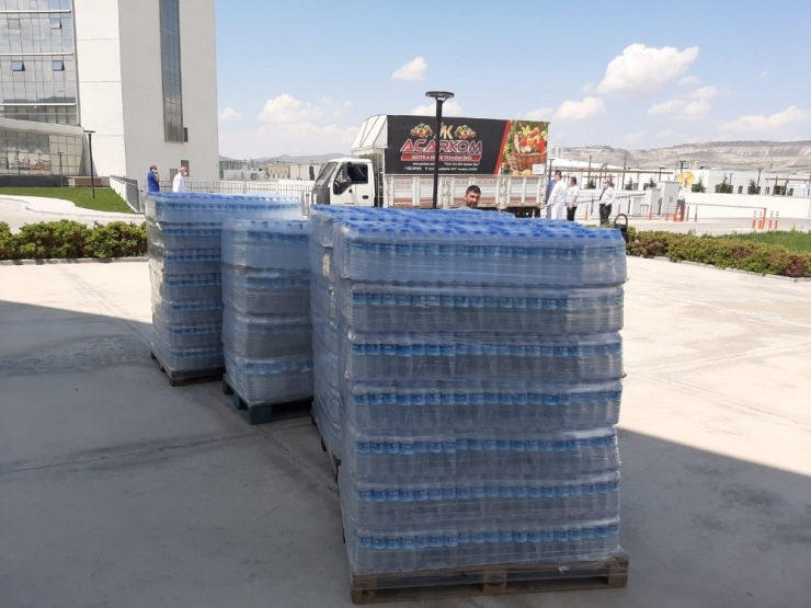 466 Yıllık Vakıftan Sağlık Çalışanlarına Su Desteği