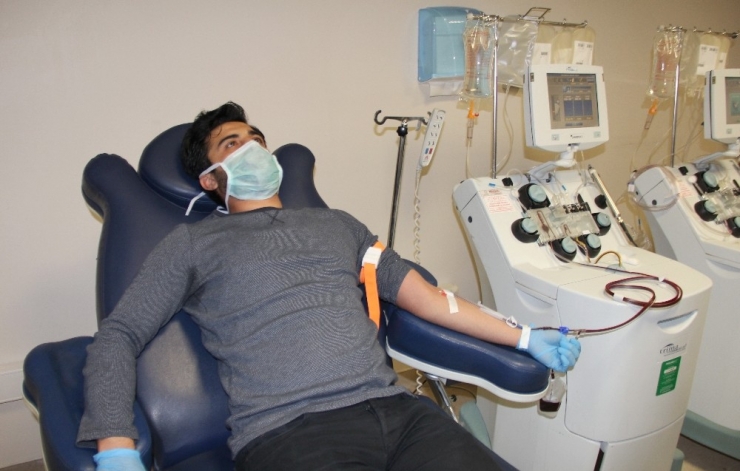 Hastalığı Yenen Doktor, İlk Olarak İmmün Plazmasını Bağışladı