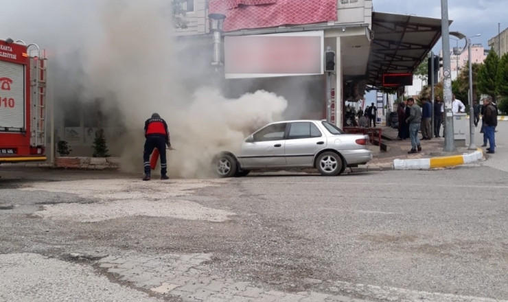 Seyir Halindeki Otomobil Alev Aldı