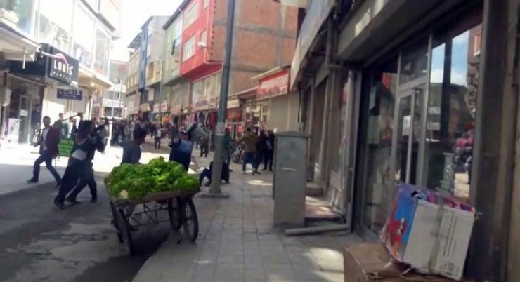 Doğubayazıt’ta Zabıta Ve Seyyar Satıcılar Arasında Kavga Çıktı
