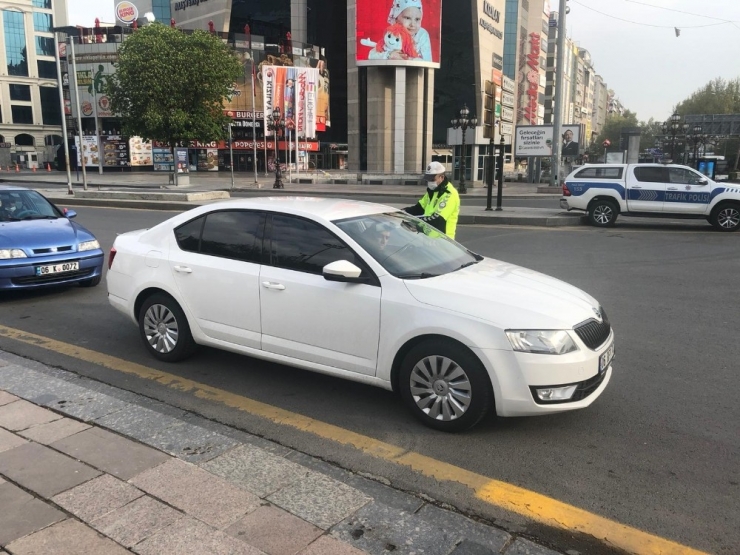 Başkent’te Polis Sokağa Çıkma Kısıtlamasında Denetim Yaptı