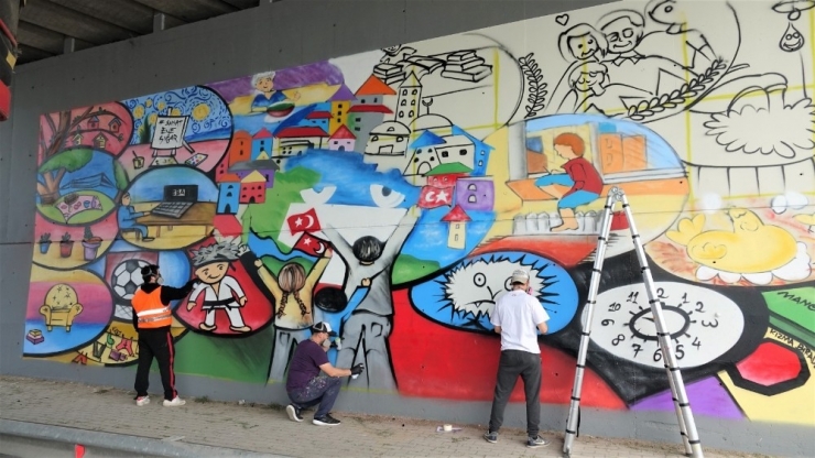 Başiskele’yi Minik Ressamların Resimleri Renklendiriyor