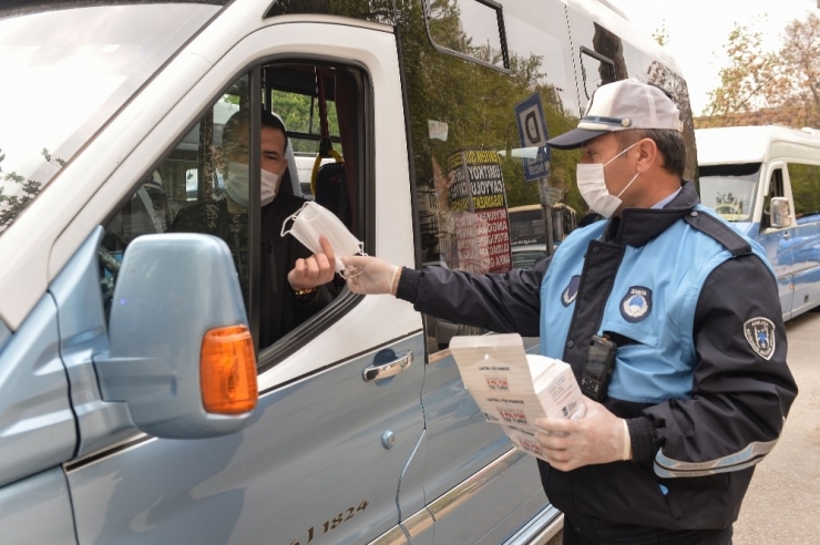 Başkent Esnafına Maske Dağıtımı Devam Ediyor