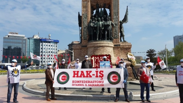 Birleşik Kamu İş Konfederasyonu Taksim’e Çelenk Bıraktı