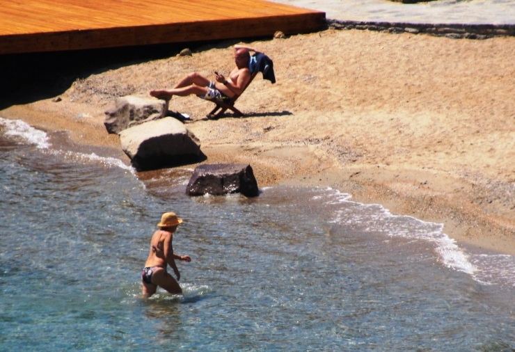 Denize Girenler Polisi Görünce Apar Topar Kaçtılar