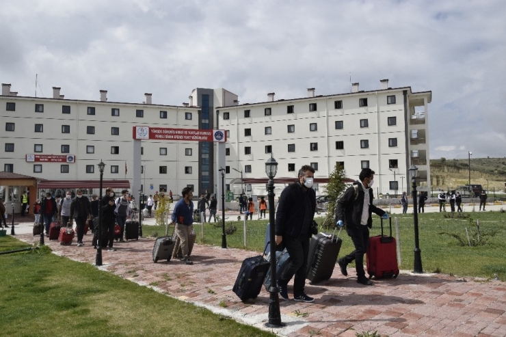 Kuveyt’ten Getirilen 269 Türk İşçi Memleketlerine Gönderildi