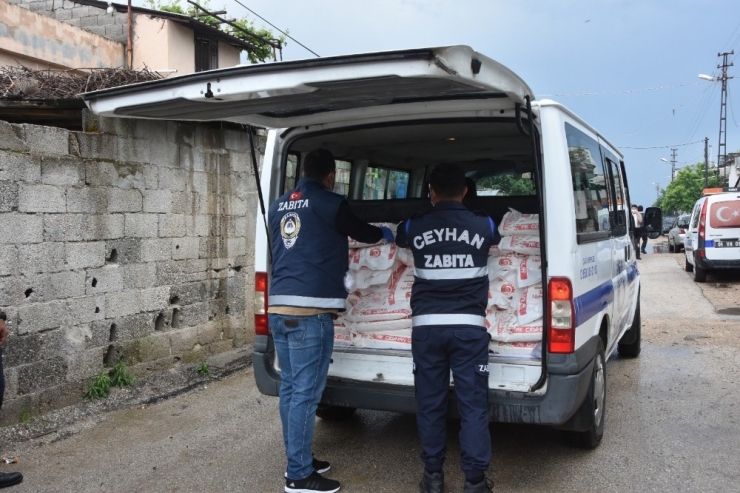 Ceyhan Belediyesi İhtiyaç Sahibi 300 Aileye Un Dağıttı