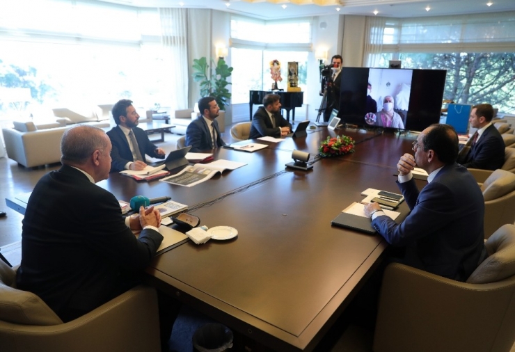 Cumhurbaşkanı Erdoğan Kızları Kaçırılan Ağrılı Aileyle Görüştü