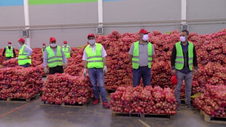 Belediye Başkanından Her Haneye Patates Ve Soğan Yardımı