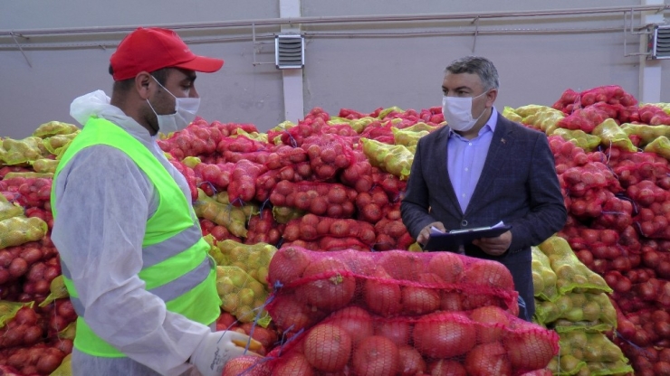Belediye Başkanından Her Haneye Patates Ve Soğan Yardımı