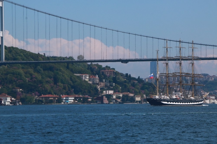 İstanbul Boğazı’ndan Geçen Tarihi Gemi “Kruzenshtern” Havadan Görüntülendi