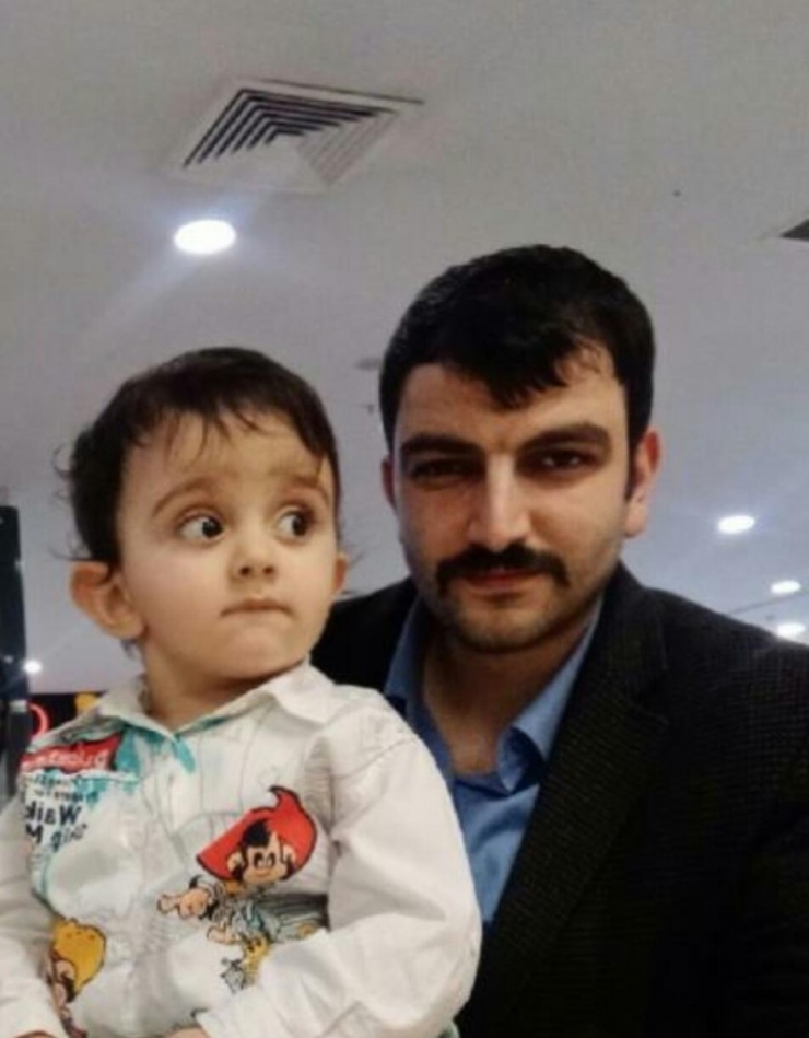 Kucağındaki Oğlunu Atarak Kurtarmıştı, O Baba Hayatını Kaybetti