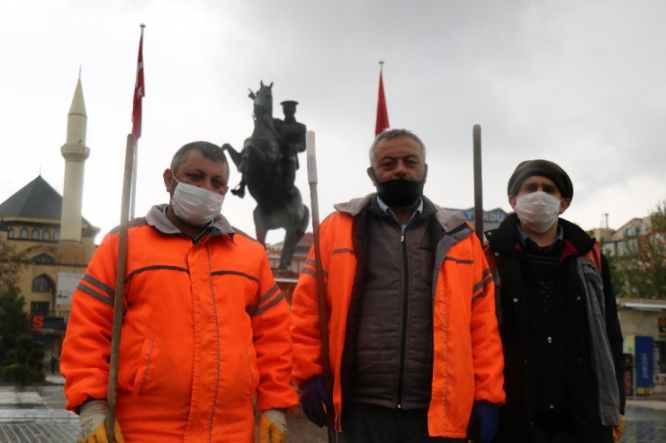 Herkes Evinde, Onlar Evde Kalanlar İçin Mesaide