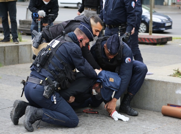 Paris’te 1 Mayıs’ı Kutlayan Bir Kürt Gruba Polis Müdahalesi