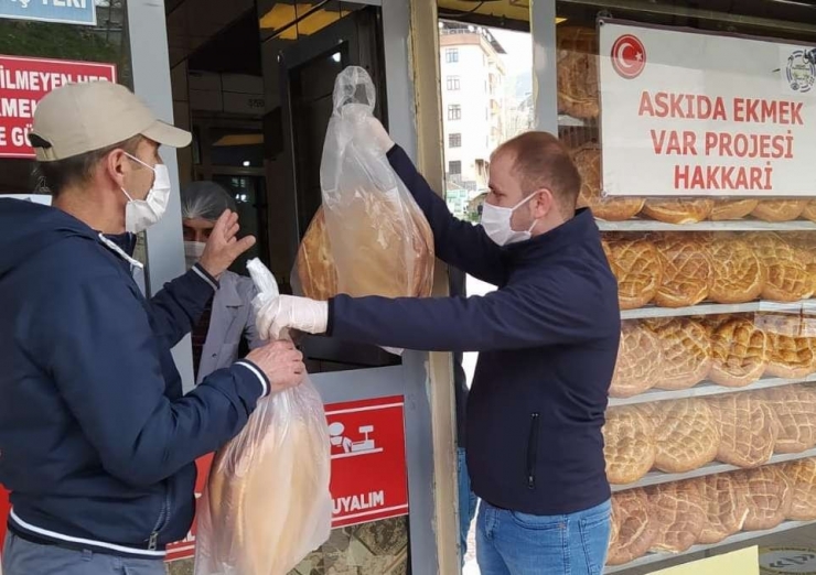 Hakkari’de ’Askıda Ekmek Var’ Projesi