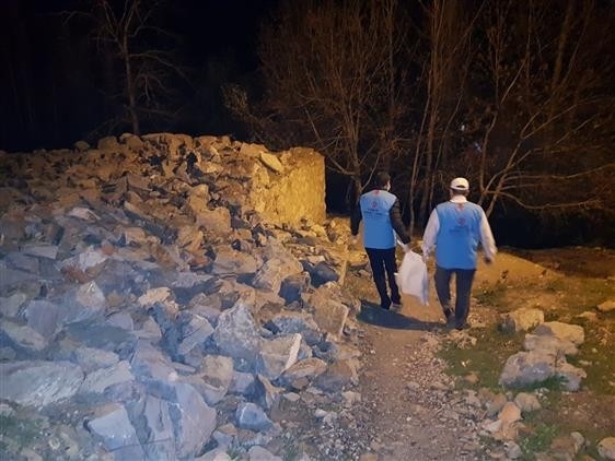 Hakkari’deki Din Görevlilerinin Yardımları Devam Ediyor