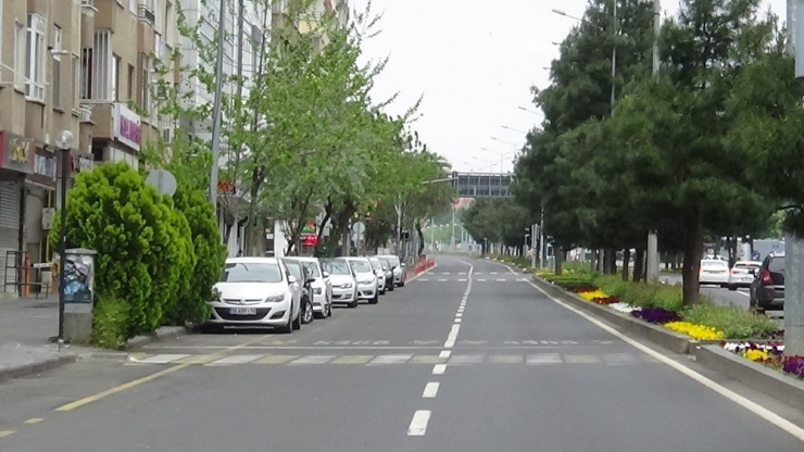 Diyarbakır’da Cadde Ve Sokaklar Kısıtlama Sonrası Sessizliğe Büründü