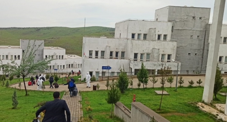 Irak’tan Gelen 127 Türk Vatandaşı Mardin’deki Yurda Yerleştirildi