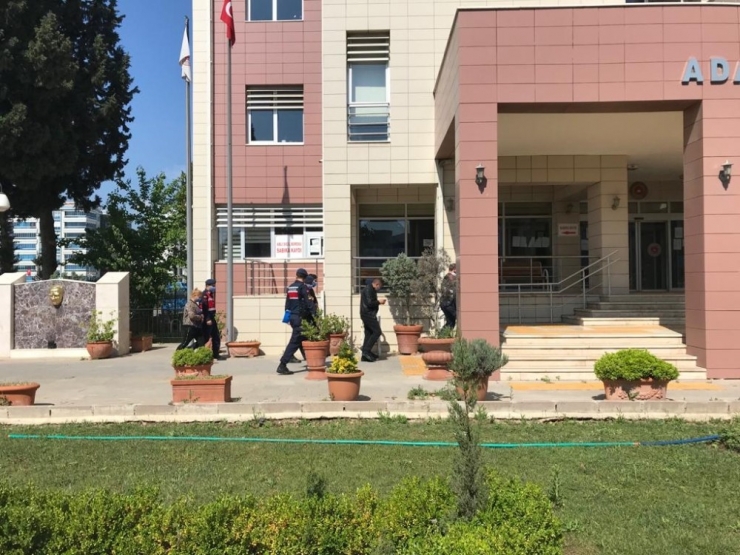 İzmir’de Şok Olay: Ellerini Ayaklarını Bağladılar, Parasını Ve Telefonunu Gasp Ettiler