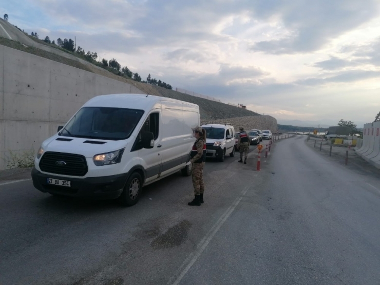 Jandarma’dan Kara Yolunda Sıkı Denetim