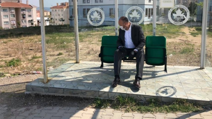 Bahşılı’da Durak Koltukları Yenilendi