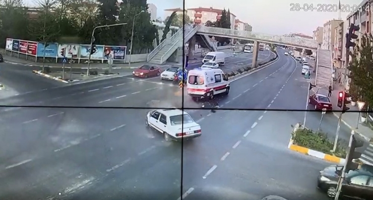 Ambulansla Otomobilin Kaza Anı Kameralarda
