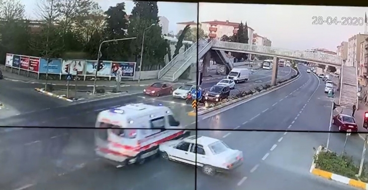 Ambulansla Otomobilin Kaza Anı Kameralarda