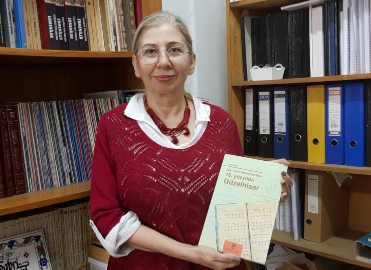 Evde Kalan Aliağalılar Vakitlerini Kitap Okuyarak Geçiriyor