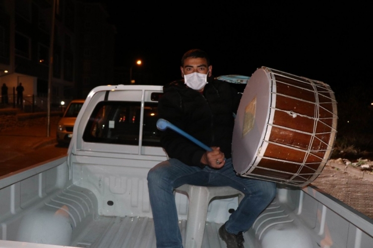 Nevşehir’de Vatandaşları Sahura Mobil Davul Timi Kaldırıyor