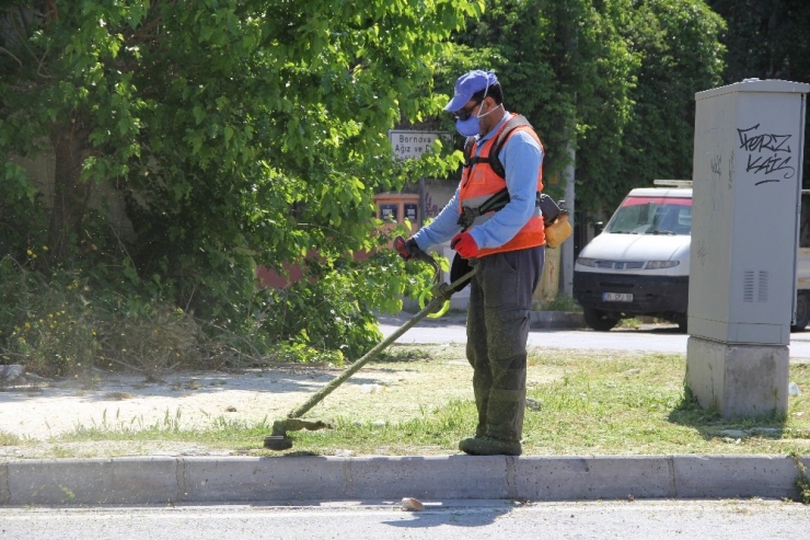 Sokağa Çıkma Kısıtlamasında 1 Mayıs’ı Çalışarak Geçirdiler