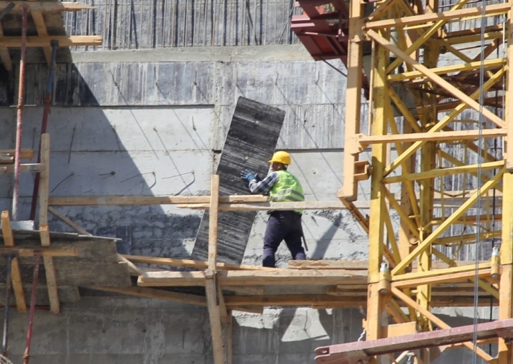 Sokağa Çıkma Kısıtlamasında 1 Mayıs’ı Çalışarak Geçirdiler