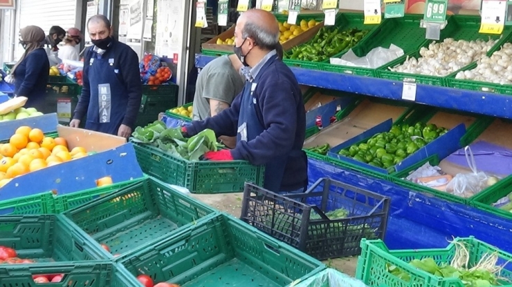 İstanbul’da Marketler Kapandı, Alışveriş Sona Erdi