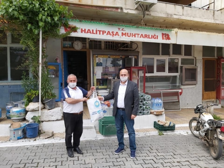 Saruhanlı’da Maskeler Muhtarlara Teslim Edildi