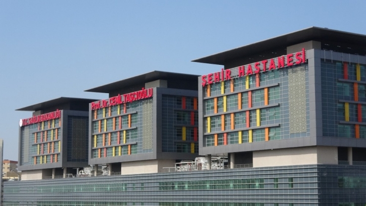 Prof. Dr. Cemil Taşçıoğlu’nun Adının Bulunduğu Tabela Hastaneye Asıldı