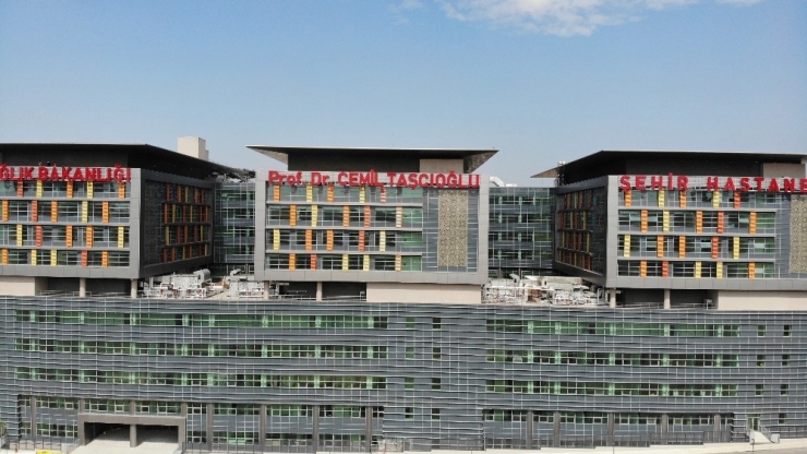 Prof. Dr. Cemil Taşçıoğlu’nun Adının Bulunduğu Tabela Hastaneye Asıldı